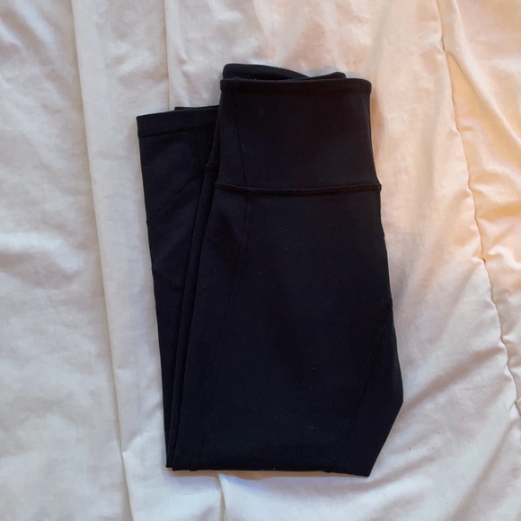 Lululemon Black 3/4 Legging Size 2 - Picture 2 of 2